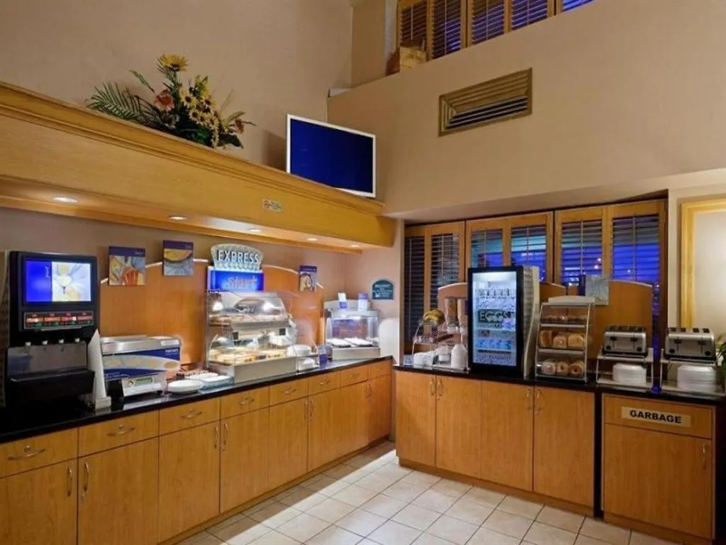 Hotel Holiday Inn Express Toronto East - Scarborough By Ihg