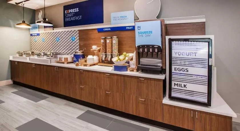 Holiday Inn Express Toronto East - Scarborough By Ihg 2*,  Canada